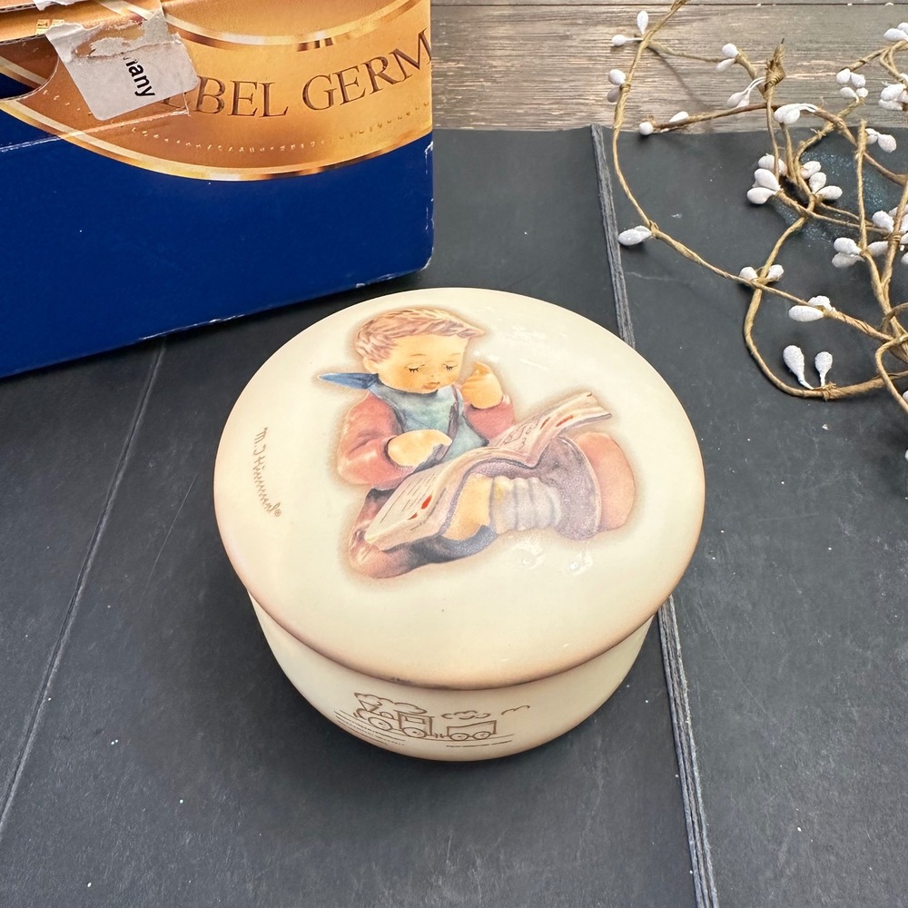 Goebel Hummel Germany 2001 Vintage Round Trinket Box "Thoughtful"5 x 3 inch New